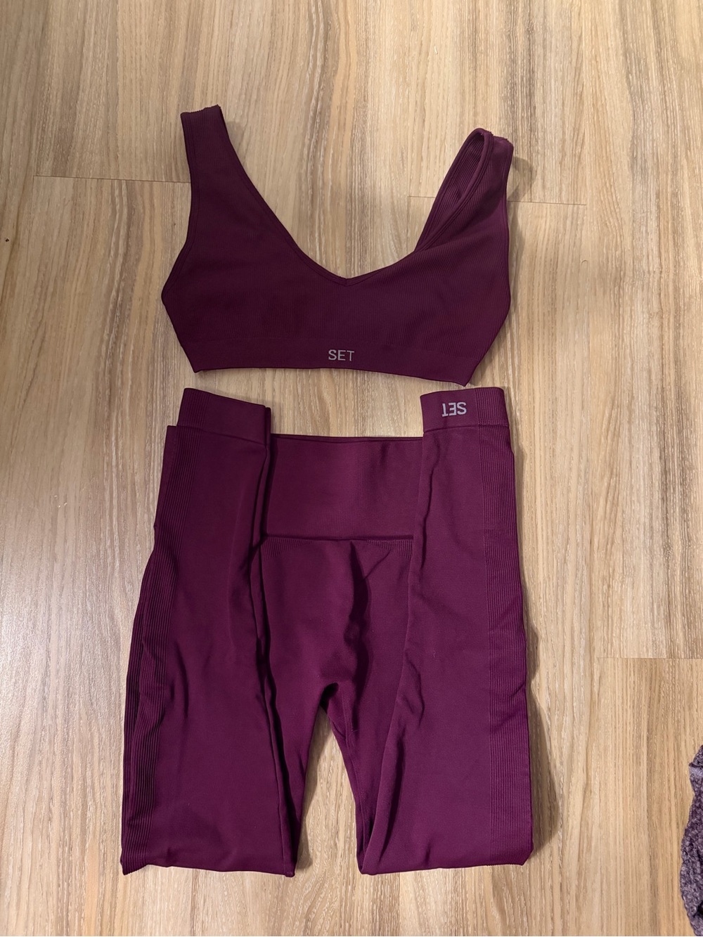 SET Active Sculptflex Plunge Bra and Sculptflex Leggings set M- passion